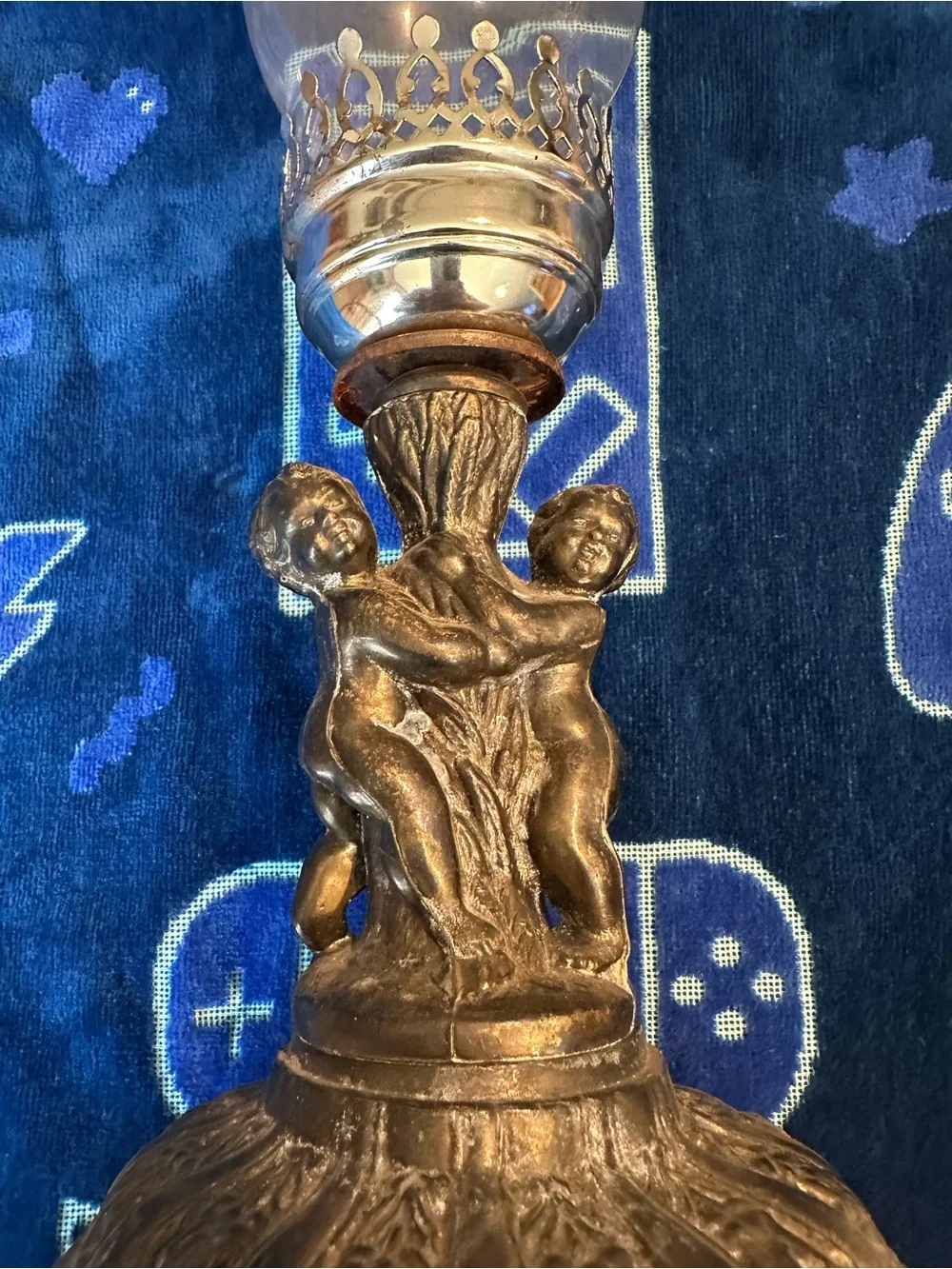 Ornate Vintage-Style Glass Oil Lamp in Brass Tone